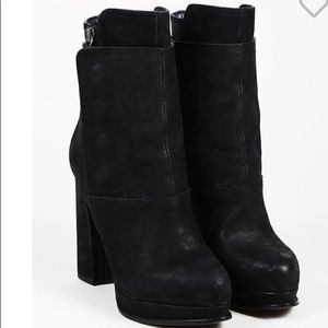 VERA WANG LEATHER BOOTIES 8